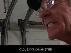 שרידן לאב מציגה את הציצים סרטים סקס חינם חזה גדול שלה ב-34G.