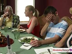 בשביל מה יש חברים - S5:E1 סרטים ארוטים לצפיה